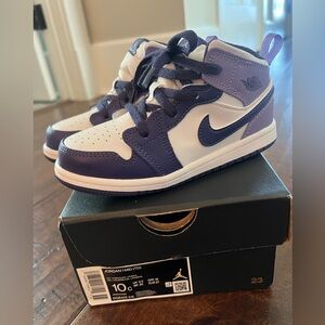 BRAND NEW IN BOX! Size 10 air Jordan